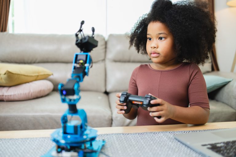 African American girl who received a scholarship for learning to program a robot